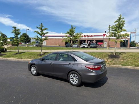 Used 2016 Toyota Camry LE FWD image 8