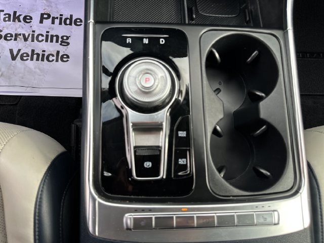 Used 2025 Kia Carnival EX FWD image 17
