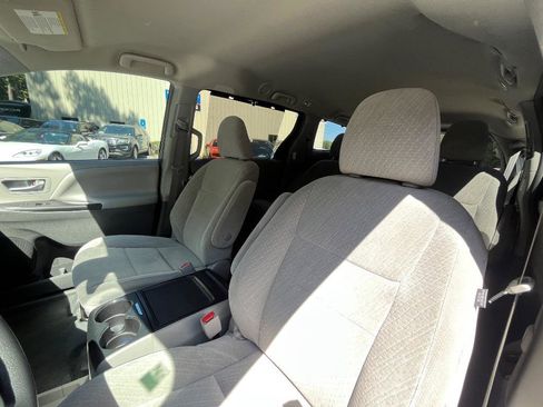 Used 2019 Toyota Sienna LE FWD image 14