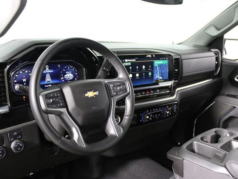Used 2025 Chevrolet Silverado 1500 LT RWD image 10