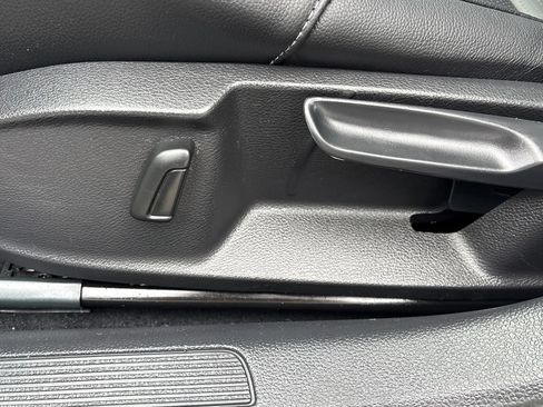 Used 2017 Volkswagen Golf S FWD image 34