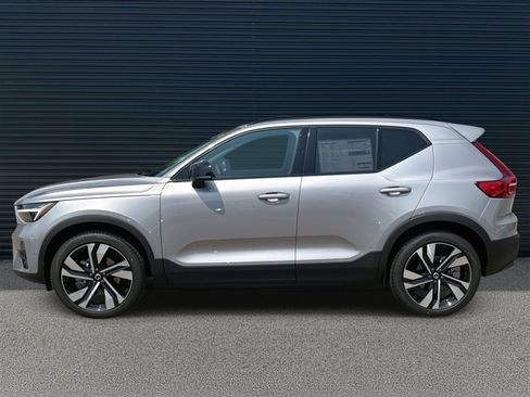 New 2026 Volvo XC40 B5 Ultra w/ Climate Package image 9