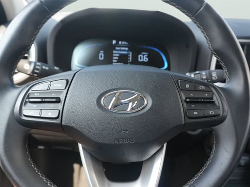 Used 2025 Hyundai Venue SEL FWD image 44