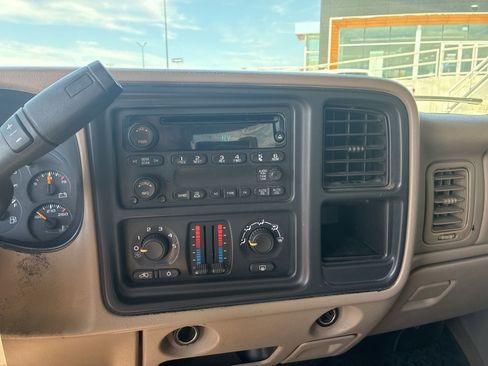 Used 2006 Chevrolet Silverado 2500 LT w/ Heavy-Duty Power Package AWD/4WD image 22