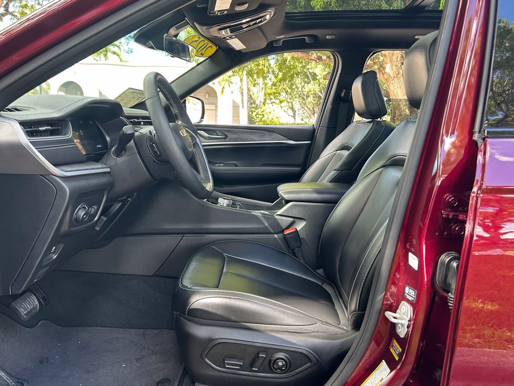 Certified 2025 Jeep Grand Cherokee Limited w/ Black Appearance Package RWD image 16