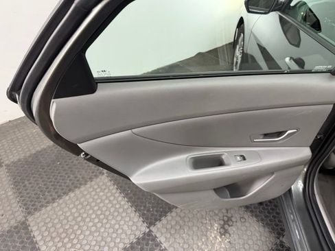 Certified 2025 Hyundai Elantra SE FWD image 29