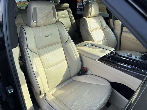 Used 2023 Cadillac Escalade Premium Luxury w/ Performance Package AWD/4WD image 22