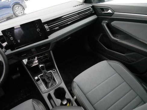 Certified 2025 Volkswagen Jetta SE image 11