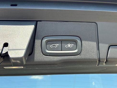 Certified 2025 Volvo XC60 B5 Plus AWD/4WD image 6
