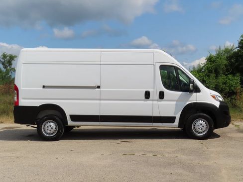 Used 2026 RAM ProMaster 2500 w/ Convenience Group FWD image 2