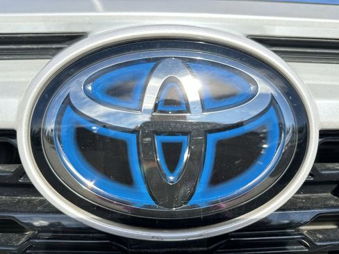 Used 2023 Toyota RAV4 SE image 27