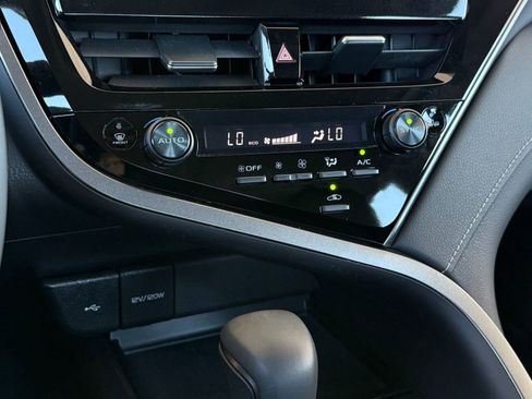 Used 2024 Toyota Camry SE image 17