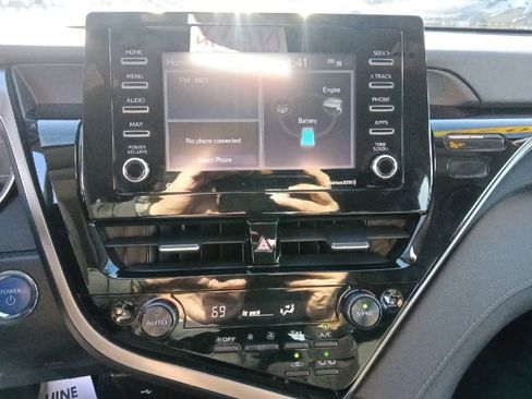 Used 2022 Toyota Camry LE image 21