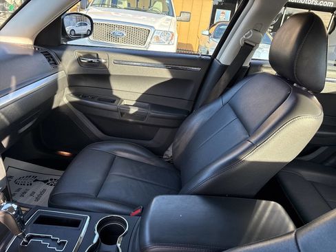 Used 2010 Chrysler 300 Touring image 16