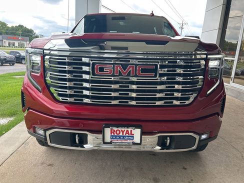 Used 2023 GMC Sierra 1500 Denali w/ Denali Reserve Package AWD/4WD image 3