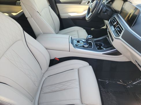 Used 2022 BMW X7 xDrive40i w/ M Sport Package AWD/4WD image 13