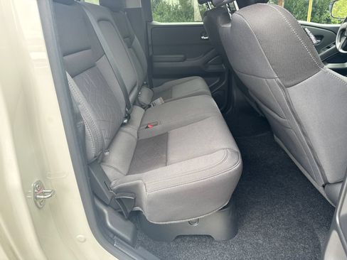 Used 2025 Nissan Frontier SV w/ Tow Package RWD image 15