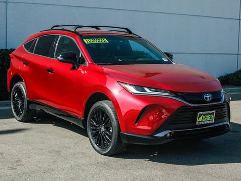 Used 2024 Toyota Venza Nightshade image 3