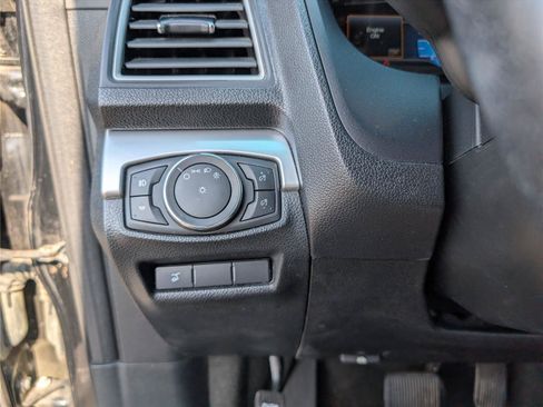 Used 2017 Ford Explorer XLT w/ Equipment Group 202A FWD image 28