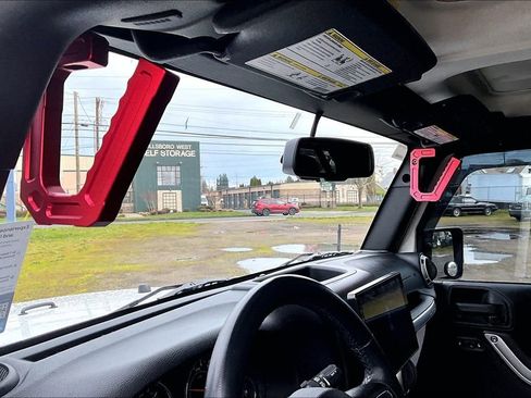 Used 2015 Jeep Wrangler Unlimited Sahara w/ Connectivity Group image 34