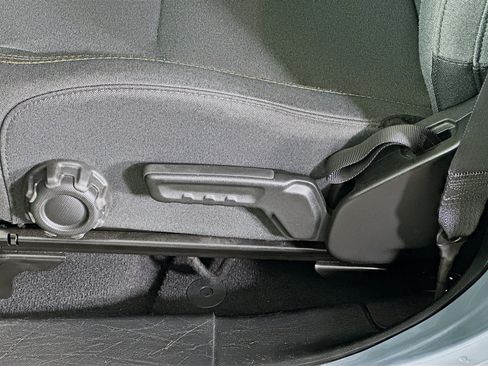 Used 2025 Jeep Wrangler Sahara image 13