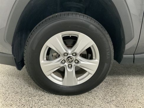 Used 2021 Toyota RAV4 LE AWD/4WD image 10