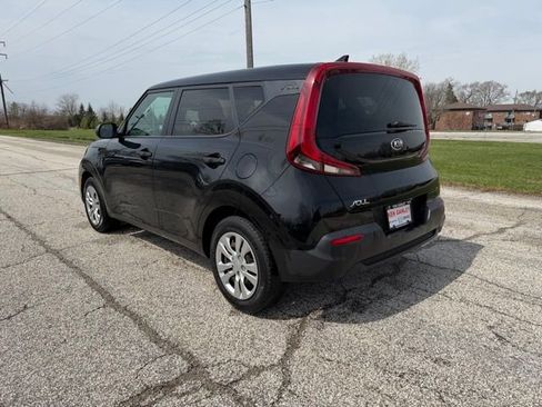 Used 2021 Kia Soul LX image 10