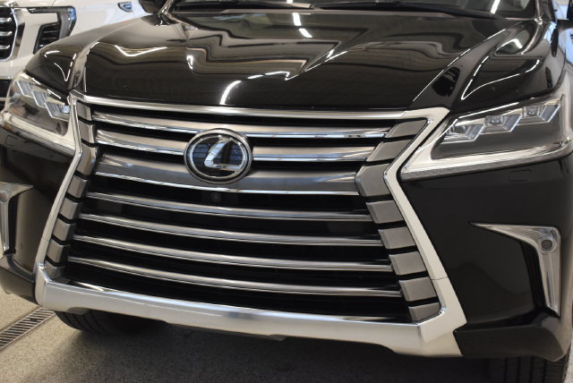 Used 2021 Lexus LX 570 4WD w/ Luxury Package image 14