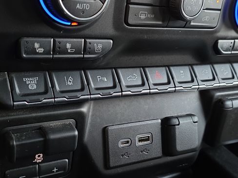 Used 2021 Chevrolet Silverado 2500 High Country w/ Z71 Off-Road Package image 27