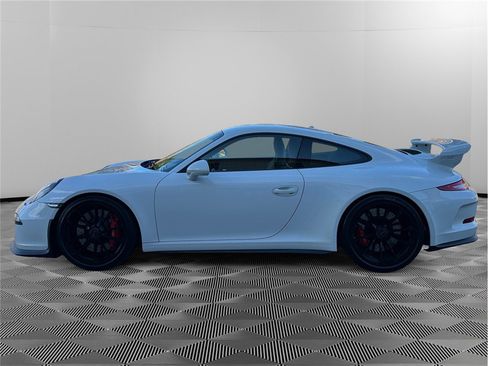 Used 2014 Porsche 911 GT3 w/ Carbon Interior Package RWD image 2