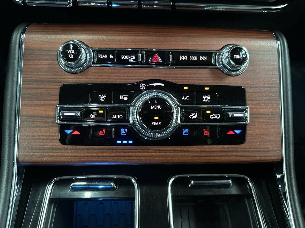 Used 2023 Lincoln Aviator Reserve w/ Equipment Group 201A AWD/4WD image 24