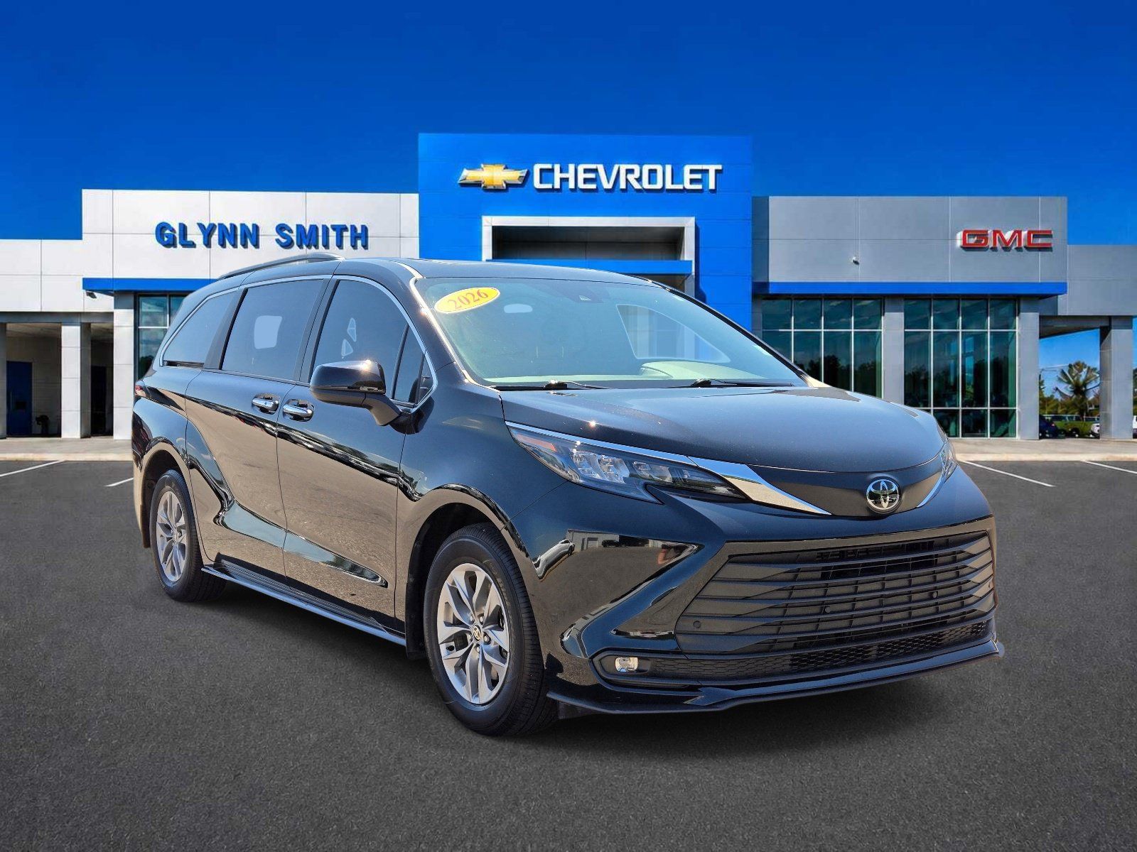 Used 2026 Toyota Sienna XLE FWD image 5