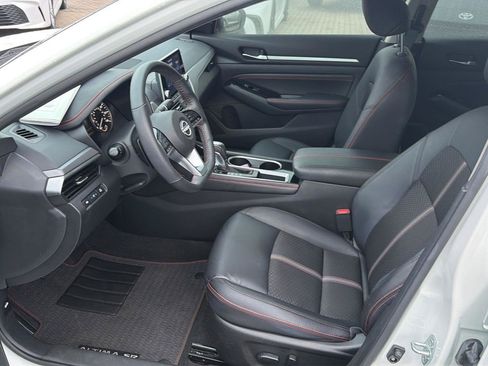 Used 2023 Nissan Altima 2.5 SR FWD image 4