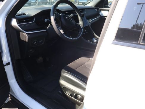 Used 2023 Jeep Grand Cherokee Altitude AWD/4WD image 9