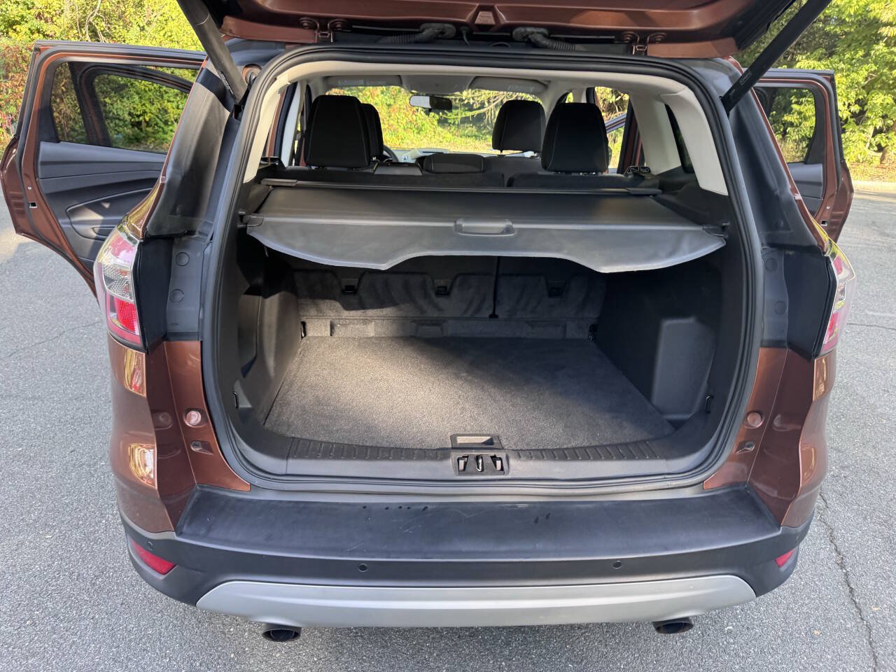 Used 2017 Ford Escape SE w/ Equipment Group 201A AWD/4WD image 19