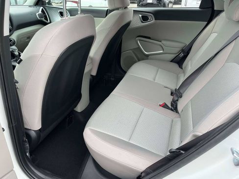 Certified 2025 Kia Soul LX w/ LX Technology Package FWD image 7
