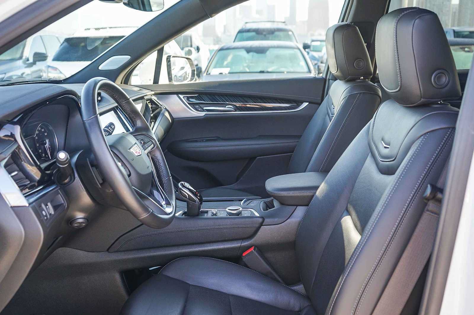 Used 2025 Cadillac XT6 Premium Luxury FWD image 17