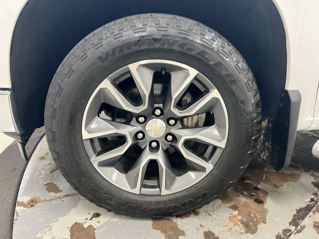 Used 2022 Chevrolet Silverado 1500 LT AWD/4WD image 27