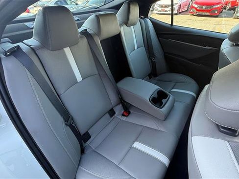 Used 2025 Toyota Camry SE w/ Convenience Package FWD image 15