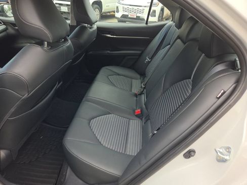 Used 2024 Toyota Camry SE FWD image 11