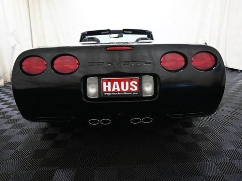 Used 2004 Chevrolet Corvette Convertible w/ Preferred Equipment Group RWD image 12