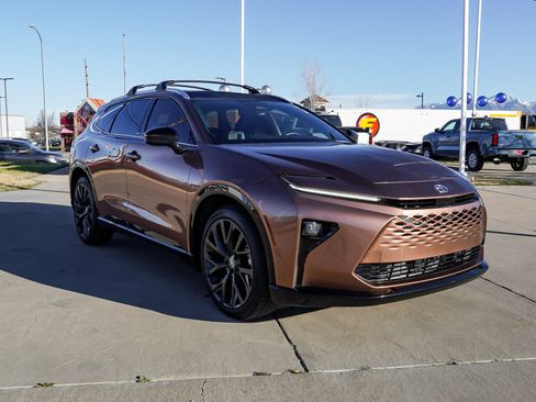 Certified 2025 Toyota Crown Signia image 2