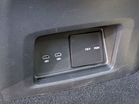Used 2025 Volkswagen Atlas SE AWD/4WD image 30