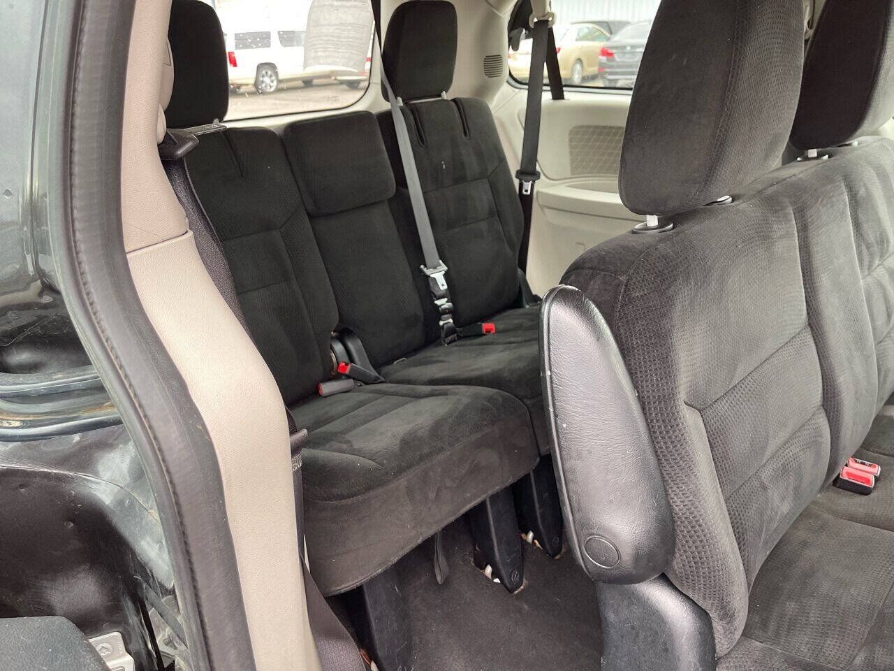 Used 2016 Dodge Grand Caravan American Value Package FWD image 11