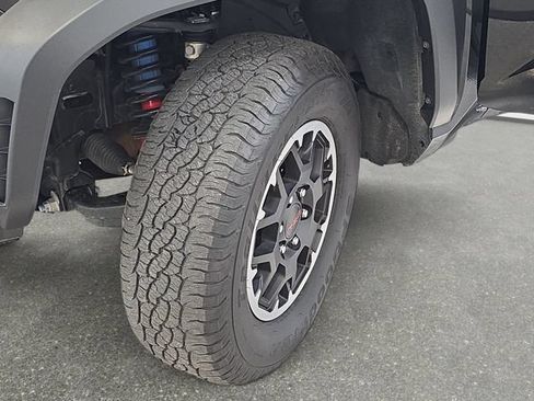 Certified 2024 Toyota Tacoma TRD Off-Road AWD/4WD image 28