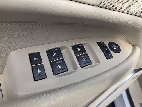 Used 2017 Cadillac Escalade Luxury AWD/4WD image 16
