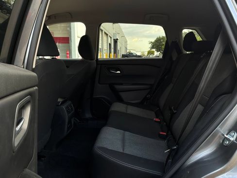 Used 2025 Nissan Rogue SV FWD image 12