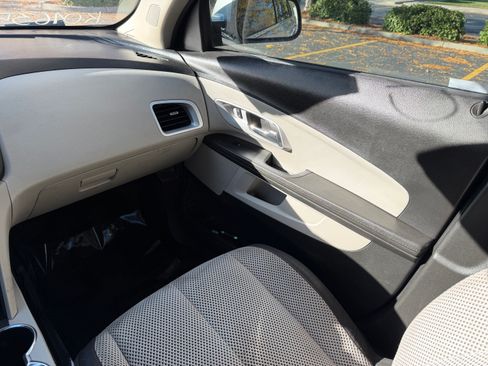 Used 2017 Chevrolet Equinox LT w/ Convenience Package FWD image 16
