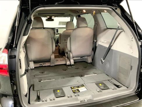 Used 2020 Toyota Sienna XLE FWD image 4