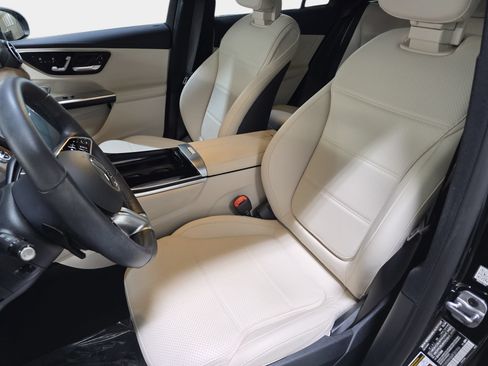 Used 2024 Mercedes-Benz GLC 300 4MATIC image 15